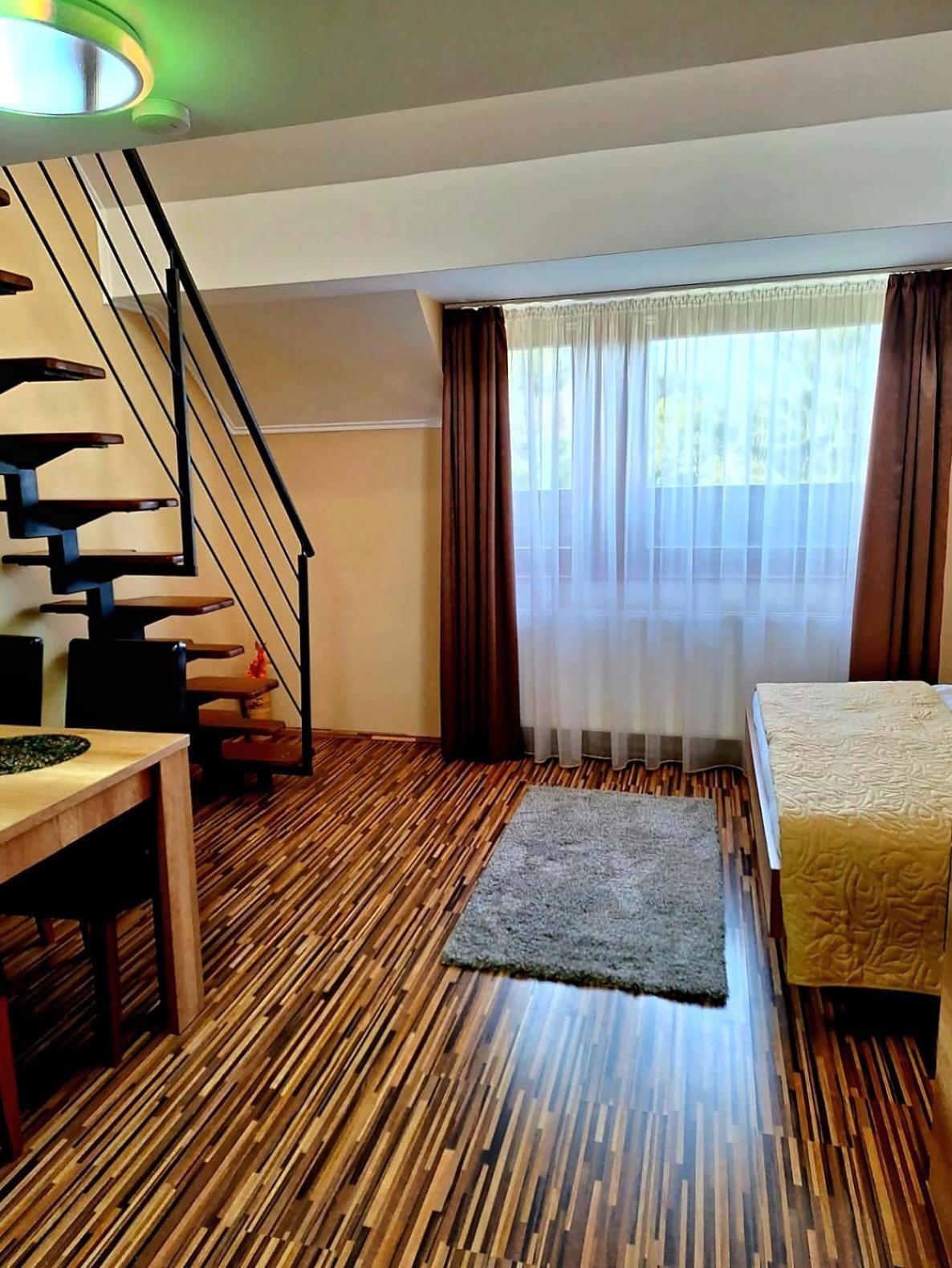 Angyal Apartman Gyula Extérieur photo